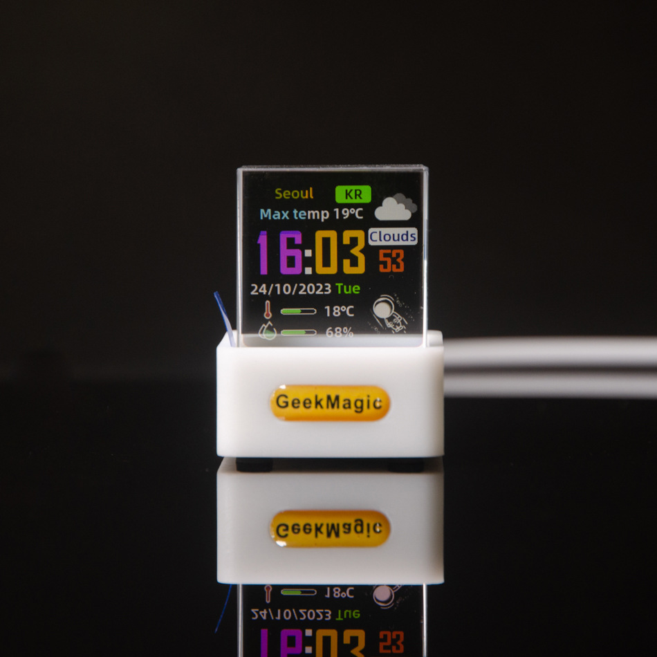 HoloCube Smart Crystal Display – Real-Time Weather, Time, GIFs & Bitcoin Crypto / Stocks (GeekMagic)